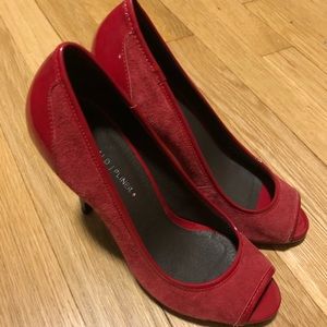 Donald J. Pliner Shoes - NWOB Suede Donald Pliner heels Donald J. Pliner Shoes - NWOB Suede Donald Pliner heels